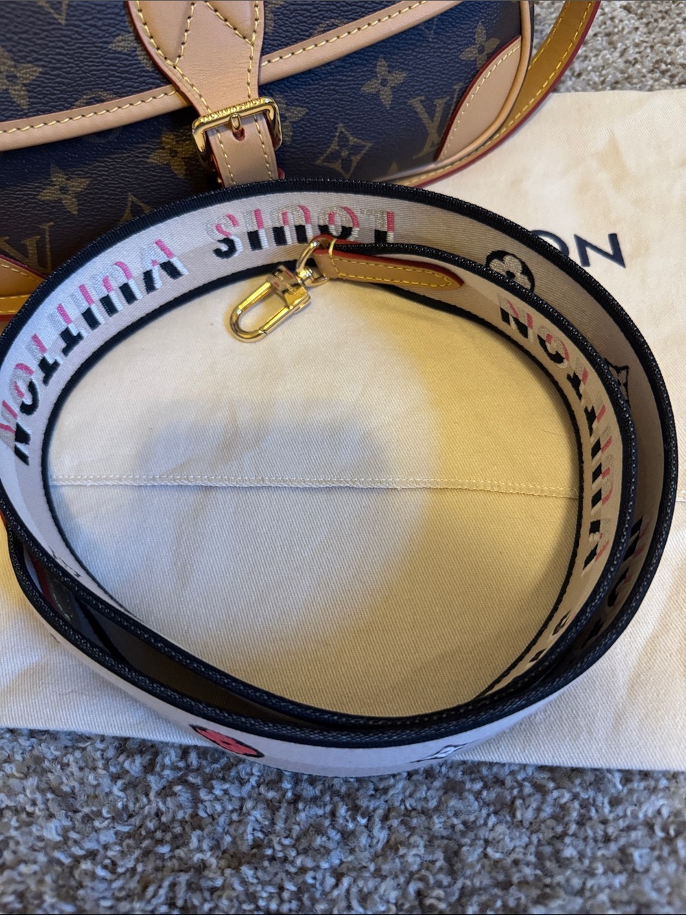 AUTHENTIC LOUIS VUITTON DIANE HANDBAG - Picture 11 of 13